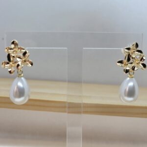 Aros dorados y perla