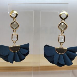 Aros dorados largos con cristales y verde oscuro