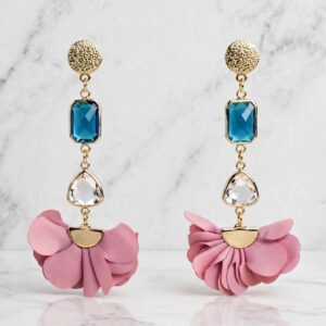 Aros dorados largos con cristales y rosado